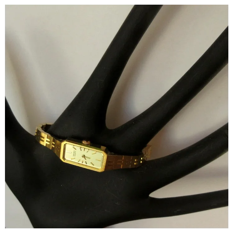 Vintage Seiko Watch, Ladies Bracelet Dress, Gold Toned Link, 1980's. For  Sale at Ruby Lane